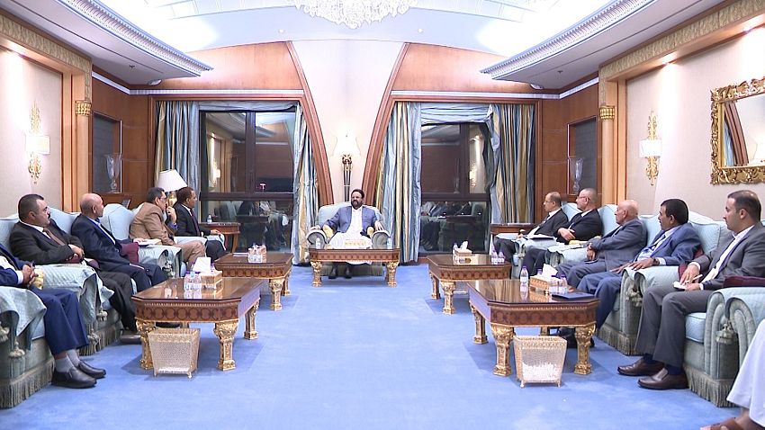 العرادة يناقش خطط وأولويات لجنة المفاوضات العسكرية