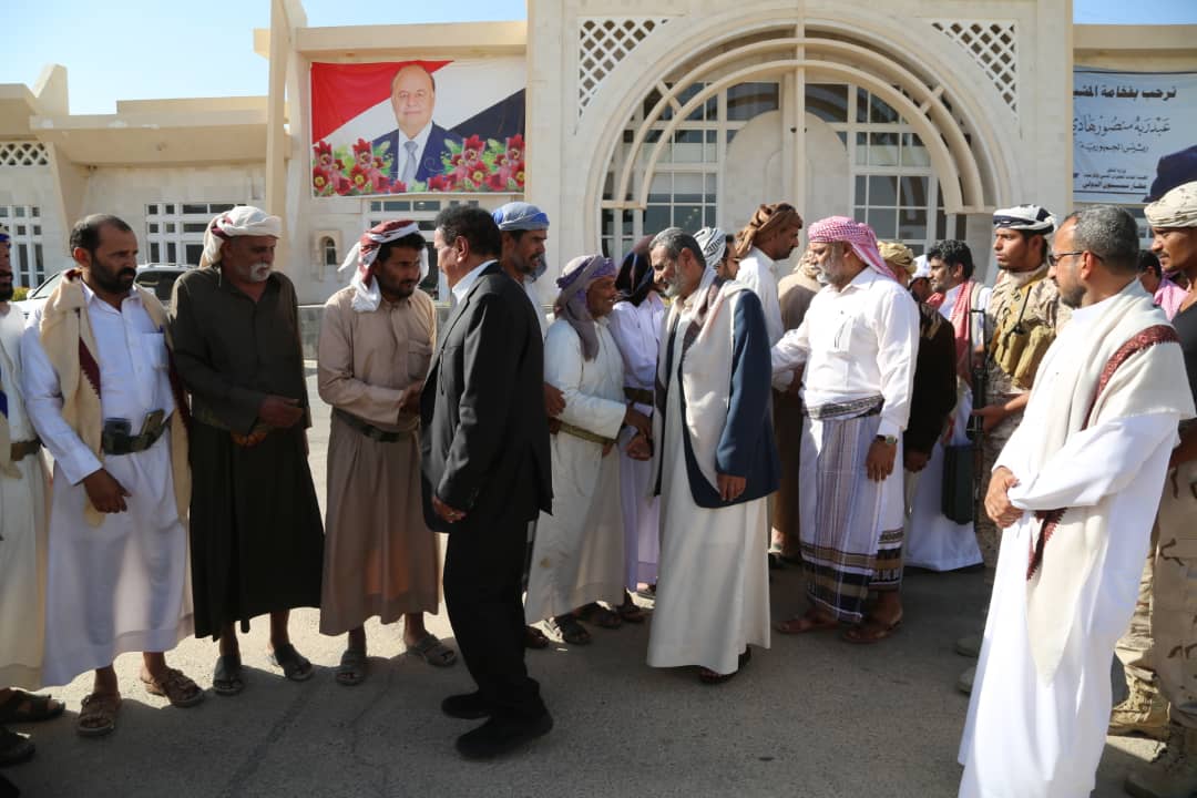 وصول جثمان الشيخ محسن بن معيلي إلى مطار سيئون الدولي 
