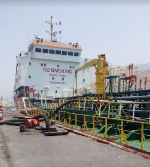تنفيذاً لتوجيهات رئيس الوزراء: وصول (3500) طناً من المازوت إلى المكلا على متن ”لؤلؤة كريتر”