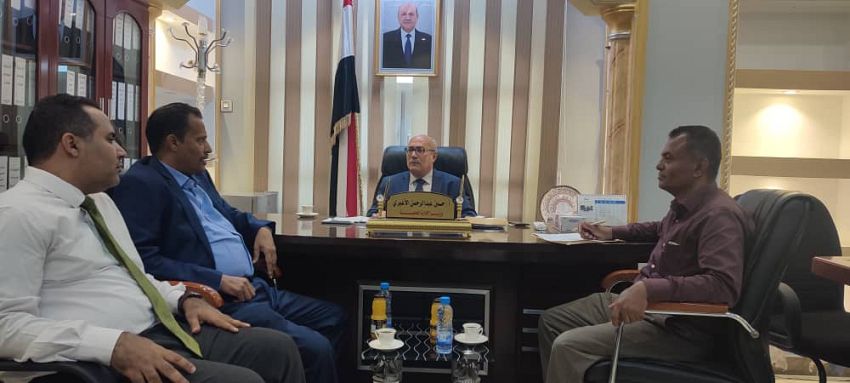 الأغبري يناقش آلية معالجة آثار المنخفض الجوي في سقطرى واحتياجات أبين