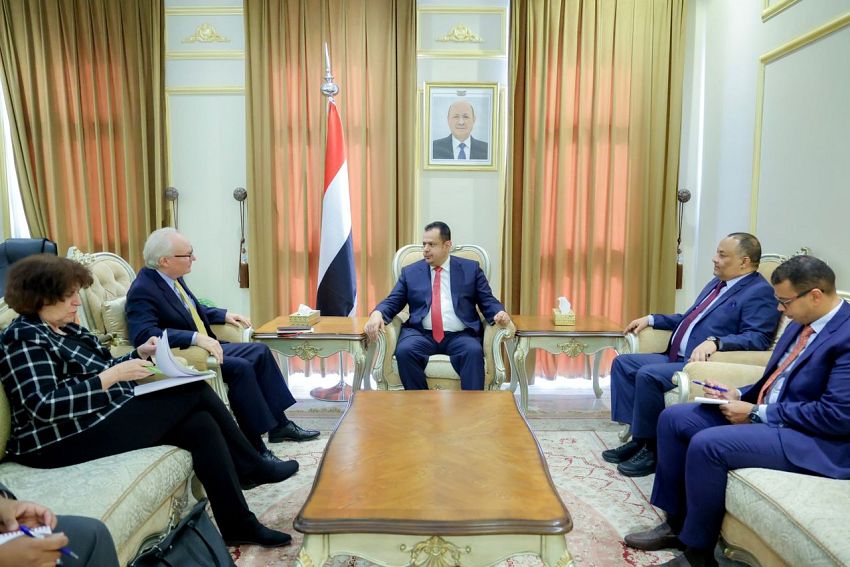 رئيس الوزراء يناقش مع المبعوث الأمريكي مستجدات الأوضاع والدعم الدولي المطلوب لإسناد جهود الحكومة
