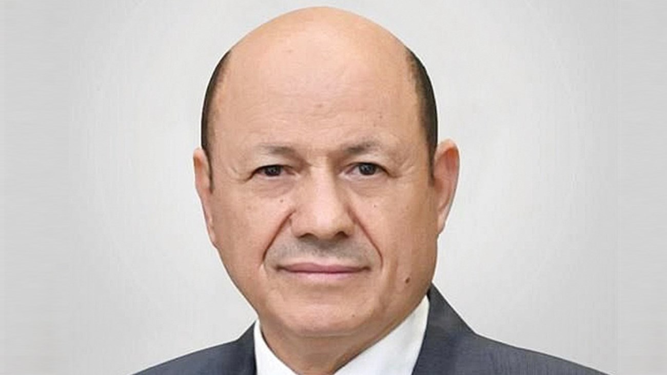 رئيس مجلس القيادة الرئاسي يعزي مستشاره للشؤون الاقتصادية بوفاة والدته