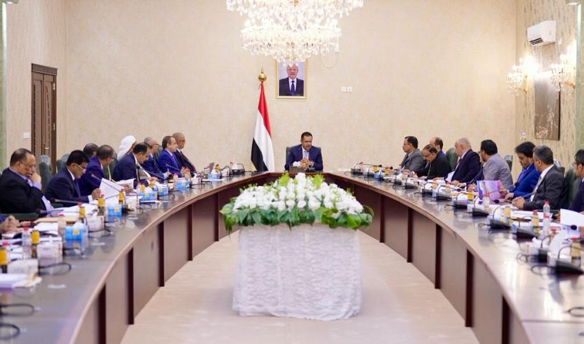 رئيس الوزراء يرأس في عدن اجتماعًا لمجلس الوزراء ويتخذ عدد من القرارات