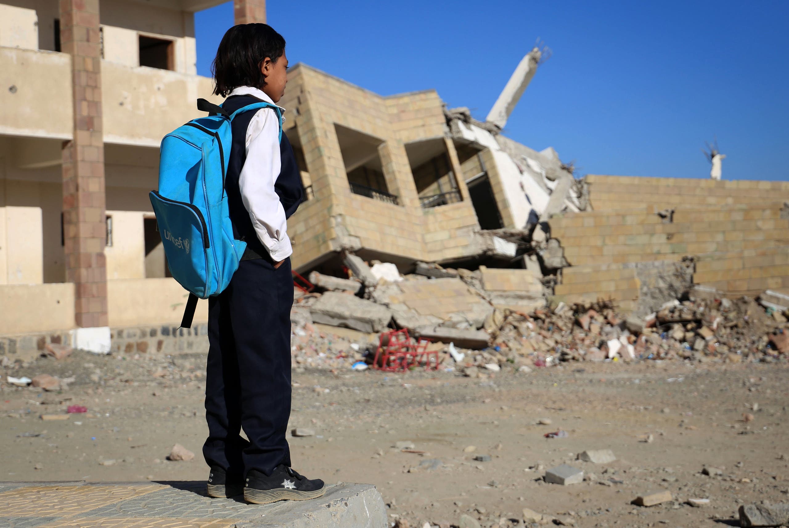 ميليشيا الكهنوت الحوثي تدمر أكثر من 20 مدرسة بحجة
