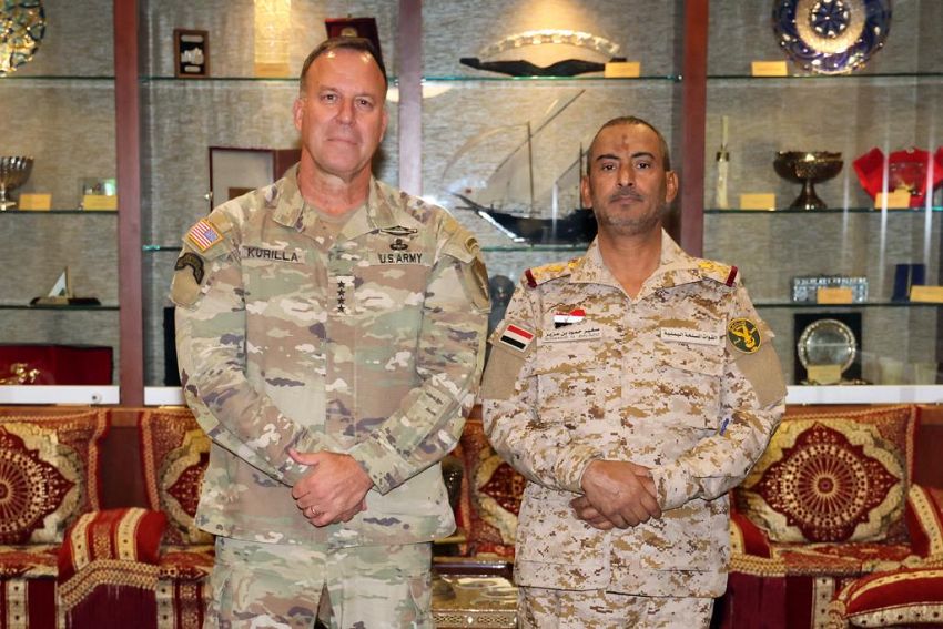 رئيس الاركان يبحث مع قائد القيادة المركزية الأمريكية تعزيز التعاون في المجالين العسكري والأمني