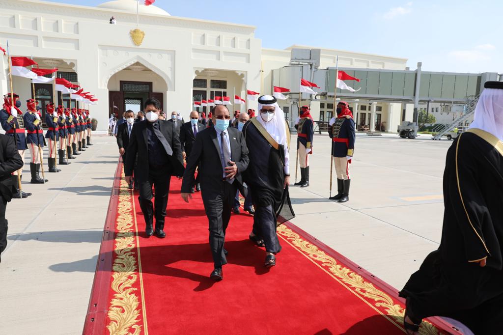 نائب رئيس الجمهورية يصل المنامة لتقديم واجب العزاء في رحيل الأمير خليفة بن سلمان