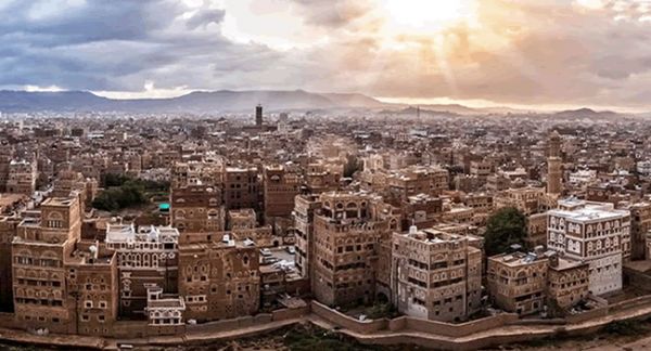 مدارس أهلية في صنعاء تحوّلت إلى غنيمة وسوق سوداء لقيادات حوثية