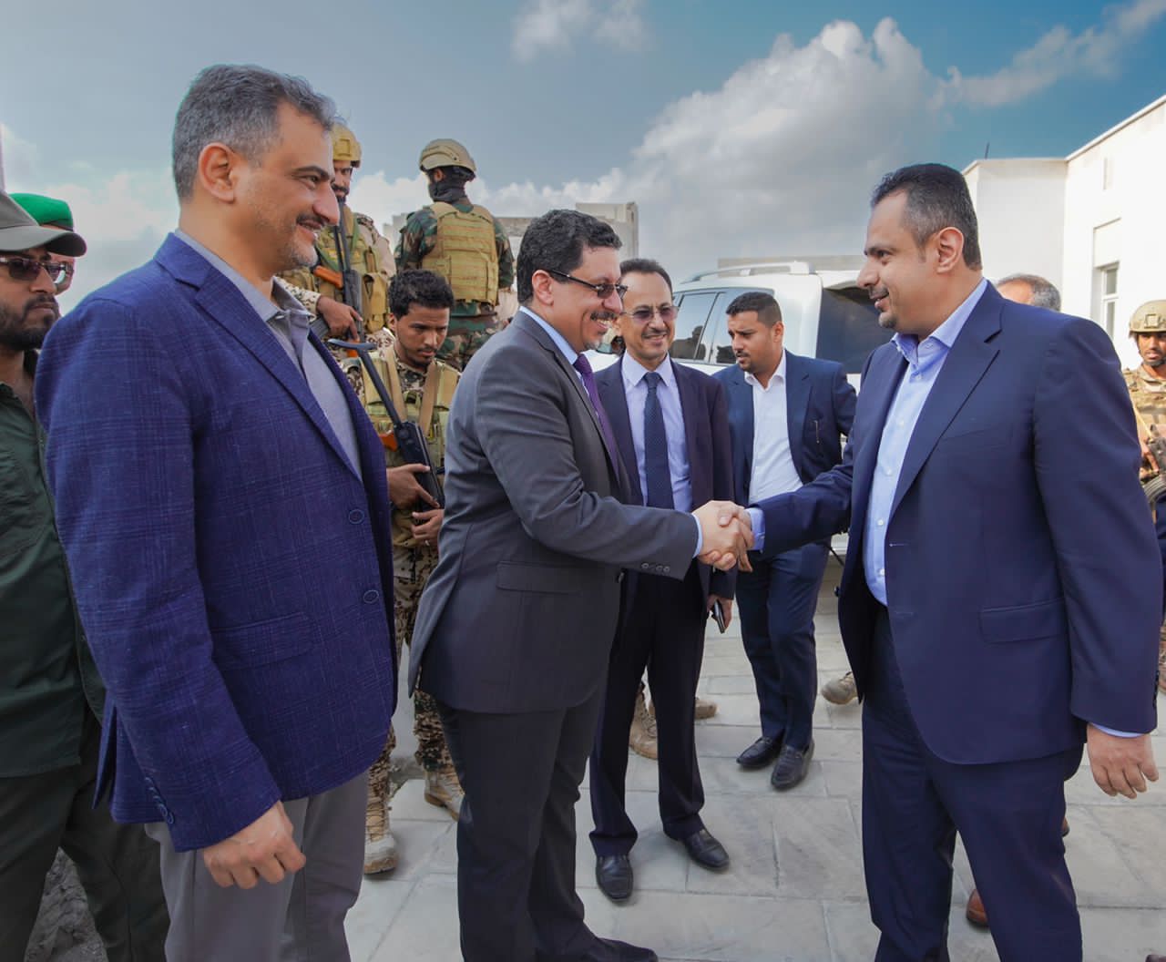 رئيس الوزراء يزور مبنى ديوان عام وزارة الخارجية في عدن