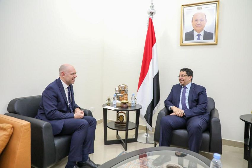 بن مبارك يلتقي السفير البريطاني لبحث الجهود المبذولة لتحقيق السلام