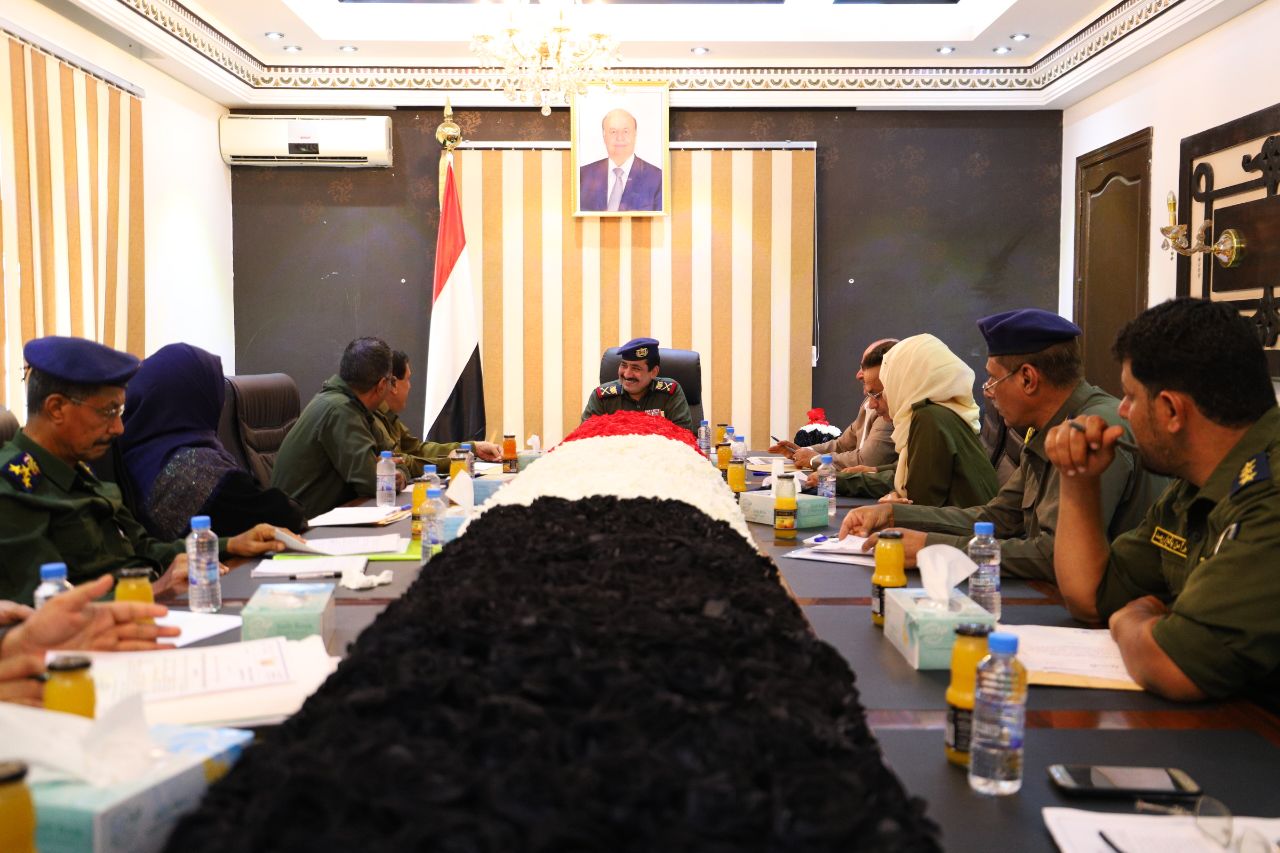وزير الداخلية يؤكد على اهمية توحيد الجهود والعمل بروح الفريق الواحد