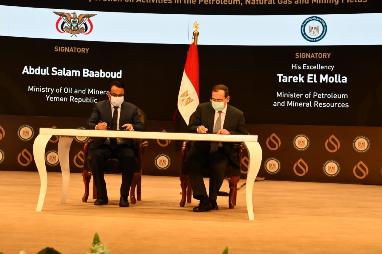 الوزير باعبود يوقع مع نظيره المصري مذكرة تفاهم بين اليمن ومصر في مجالات البترول والغاز والتعدين