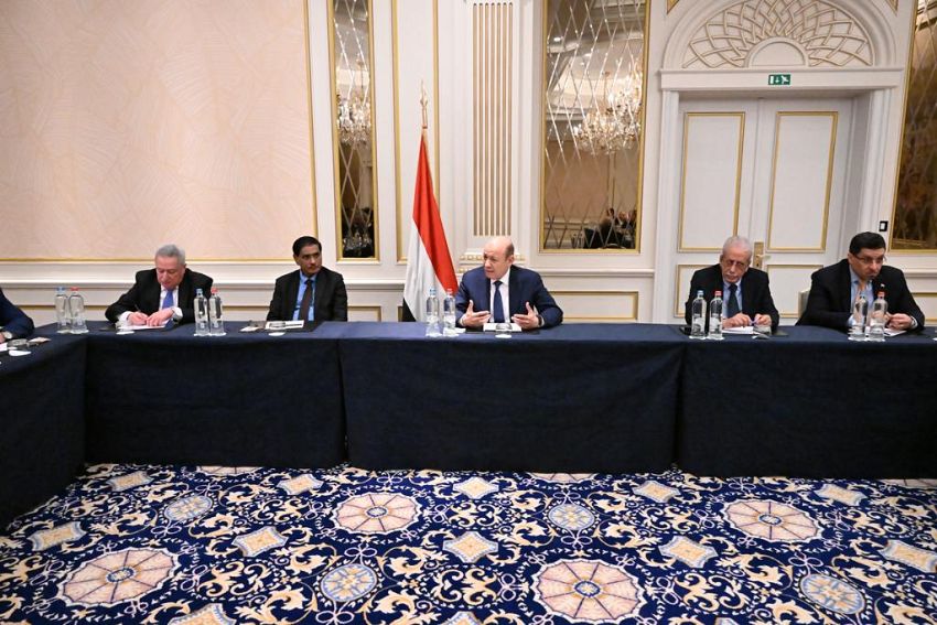 رئيس مجلس القيادة الرئاسي يجتمع بالسفراء العرب المعتمدين لدى بلجيكا والاتحاد الاوروبي