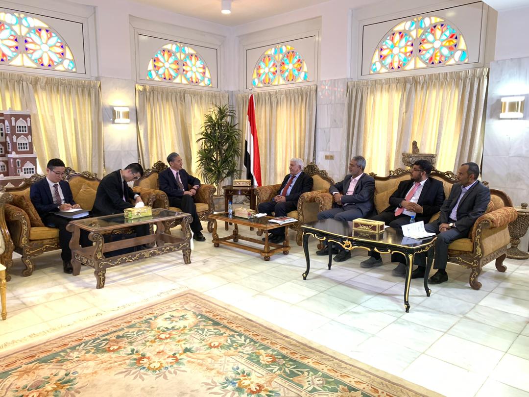 الوزير باعوم يبحث مع السفير الصيني دعم القطاع الصحي في بلادنا