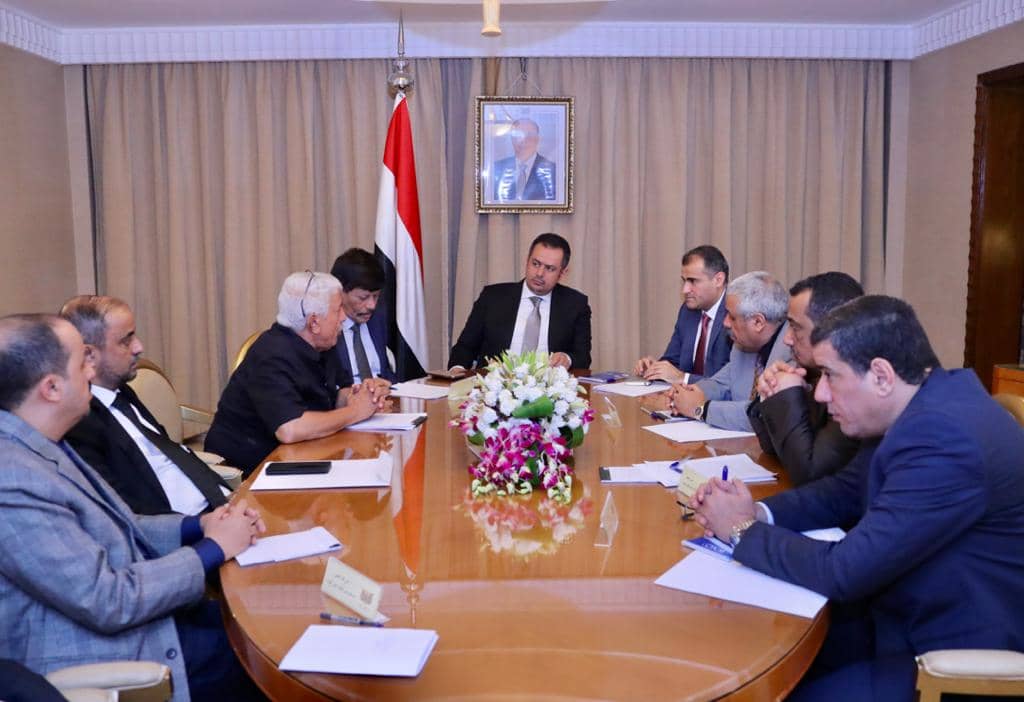 الحكومة الشرعية تعلق الدراسة والرحلات الجوية من وإلى اليمن ضمن إجراءات الوقاية من «كورونا» 