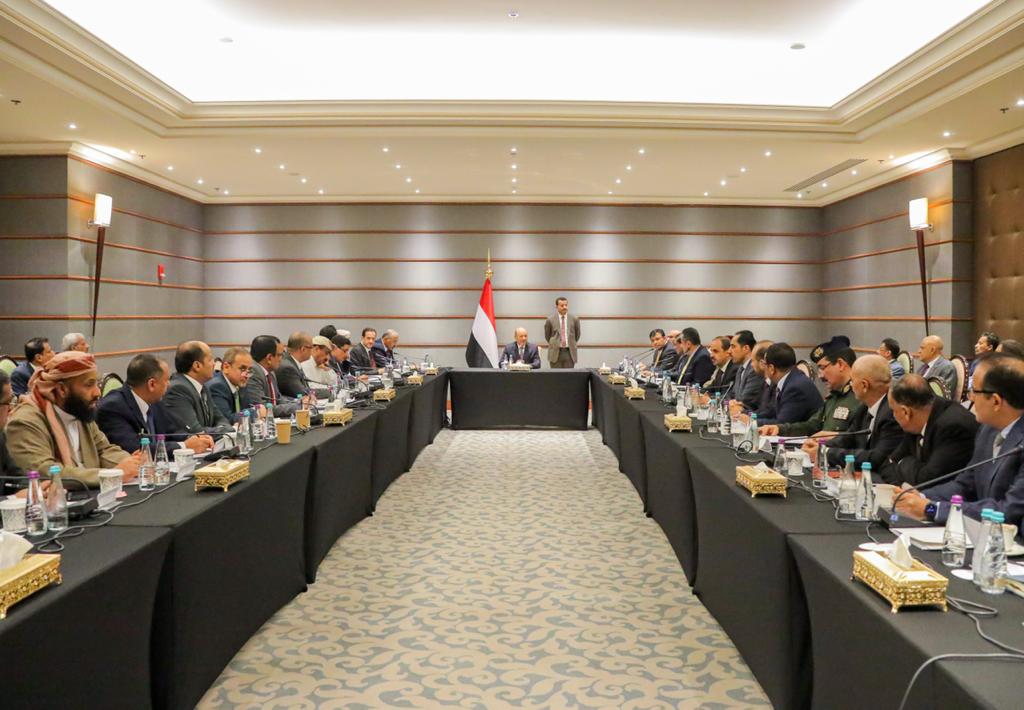 فخامة الرئيس العليمي يرأس اجتماعا للمجلس الرئاسي والحكومة والمحافظين ويلتقي عدد من السفراء