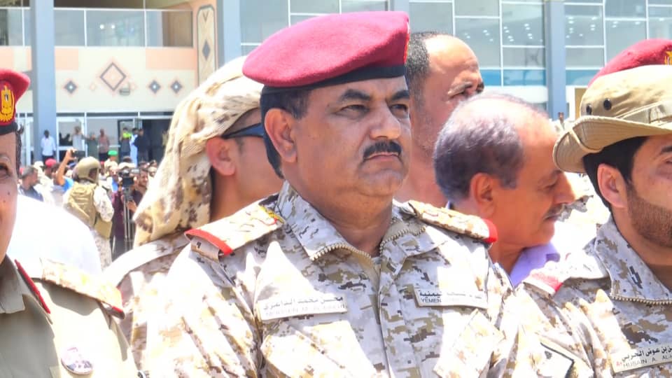وزير الدفاع يستقبل المحتجزين والمختطفين المحررين من سجون مليشيا الحوثي