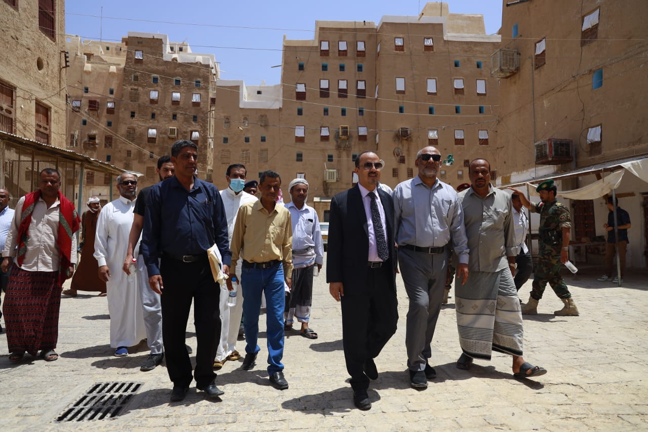 الارياني يزور عددا من المعالم الحضارية والتاريخية بمدينة تريم