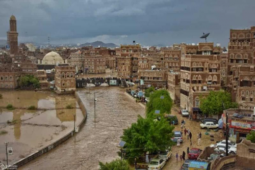 إطلاق صافرات إنذار ونداءات تحذيرية عاجلة في صنعاء.. تفاصيل