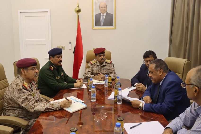 وزير الدفاع يترأس اجتماعا للجنة الأمنية العليا