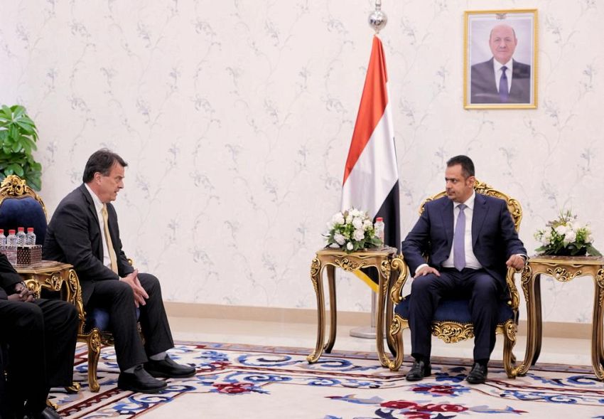 رئيس الوزراء يستقبل منسق الشؤون الإنسانية للأمم المتحدة في اليمن