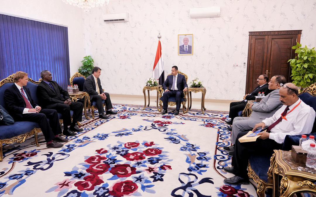 رئيس الوزراء يناقش مع مسؤول أممي التحديات التي تواجه العمل الإنساني في اليمن