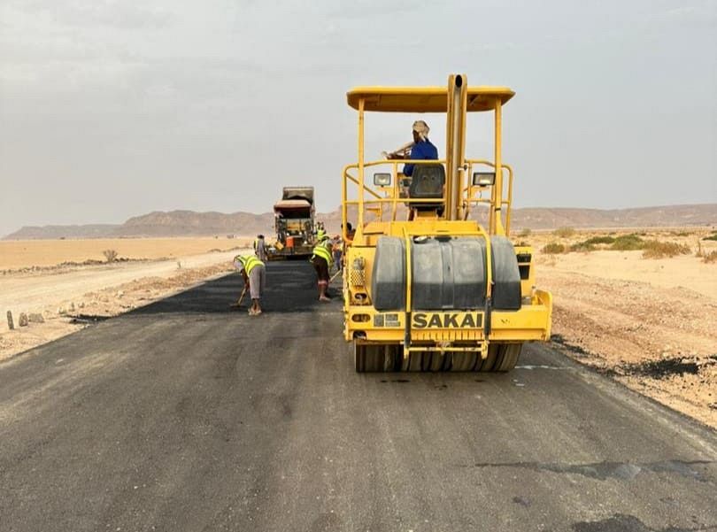 تواصل تنفيذ مشاريع طرق حيوية في ثلاث محافظات