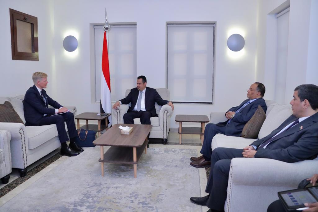 رئيس الوزراء يجدد موقف الحكومة الثابت في التعاطي الإيجابي مع جهود إحلال السلام 