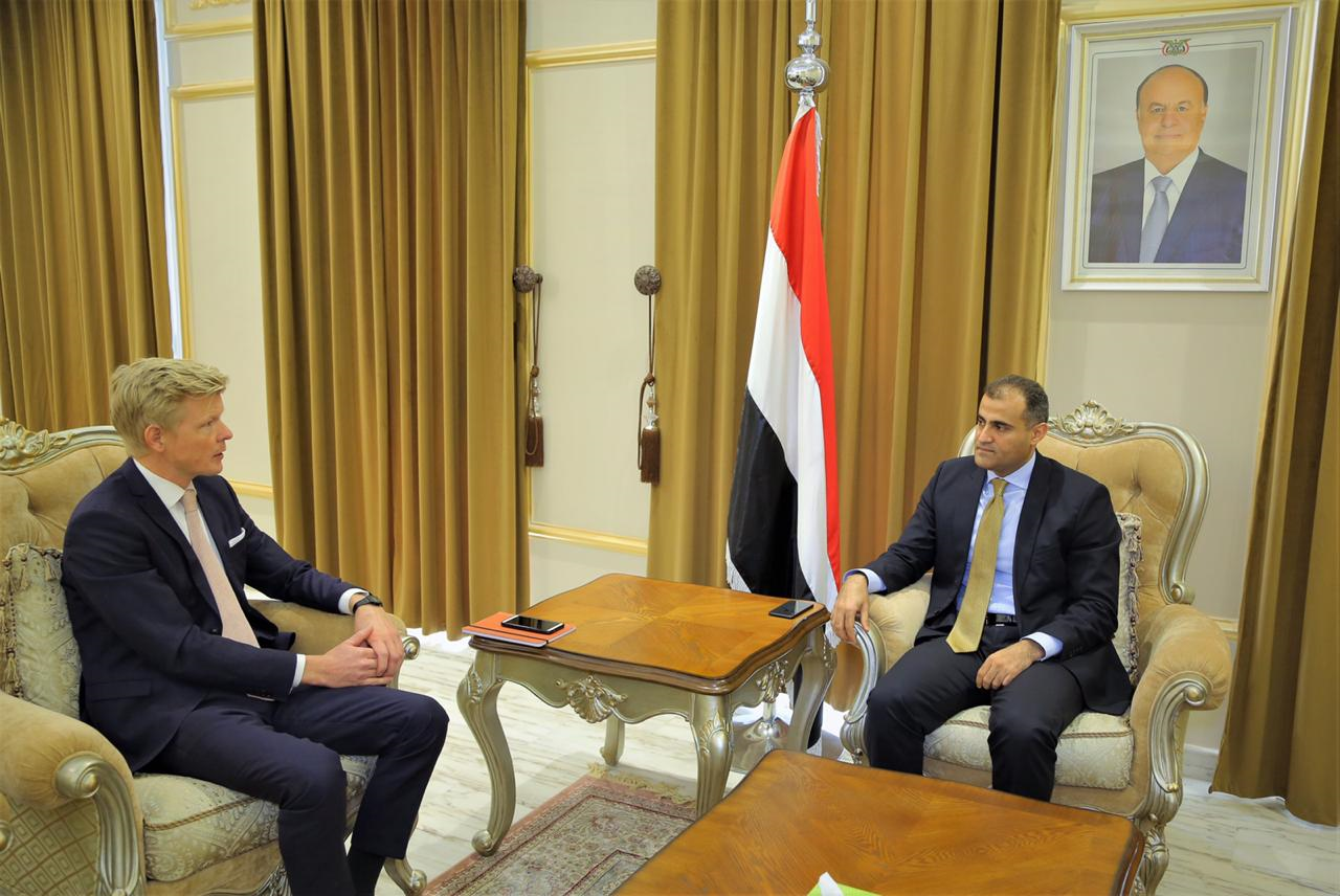 وزير الخارجية يلتقي سفيرا الإتحاد الأوروبي وفرنسا لدى اليمن