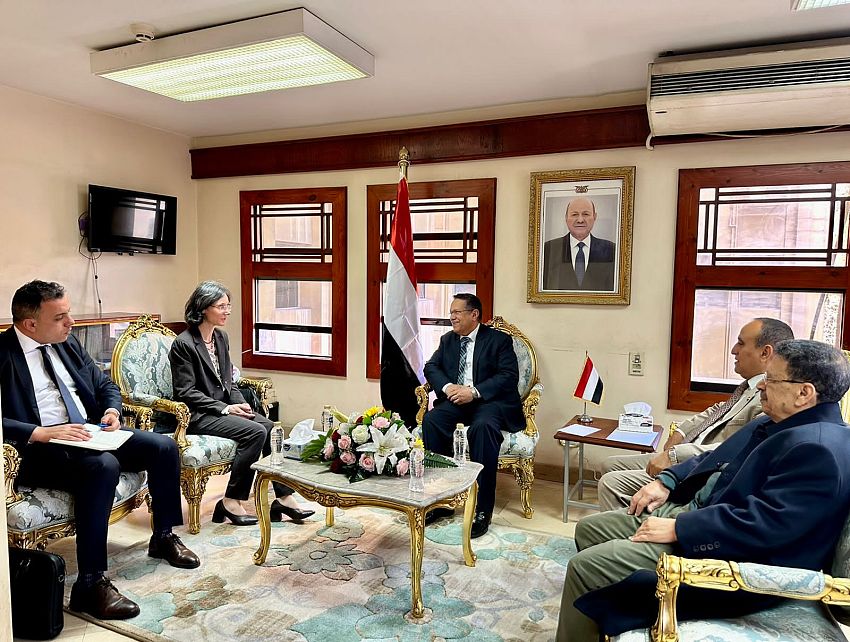 رئيس مجلس الشورى يستقبل السفيرة الفرنسية لدى اليمن