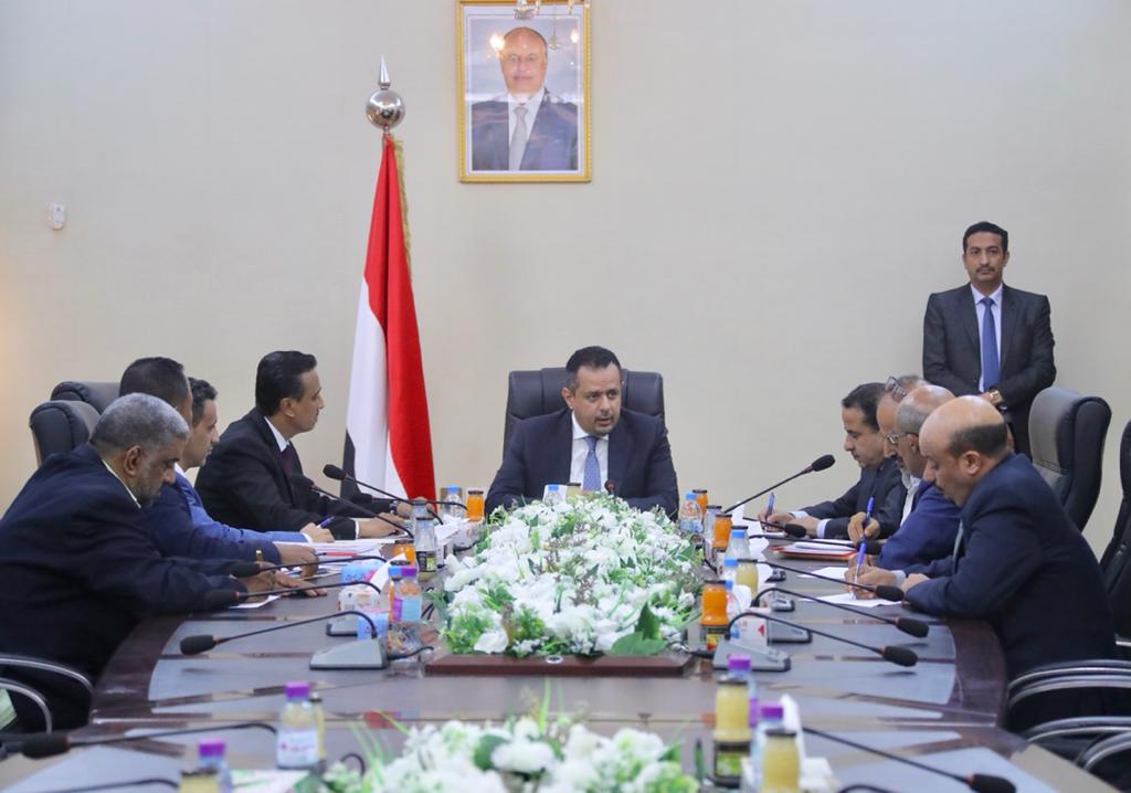 رئيس الوزراء يؤكد على ضرورة تفعيل عمل وزارة الإدارة المحلية