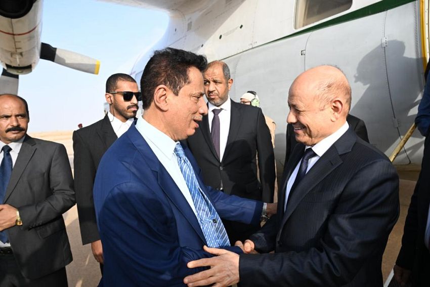 الرئيس العليمي يصل المهرة لتدشين مشاريع خدمية وتنموية وتفقد أوضاع المحافظة