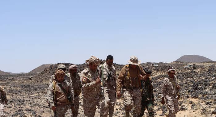رئيس الأركان يتفقد أبطال المنطقة العسكرية الثالثة في جبهة صرواح
