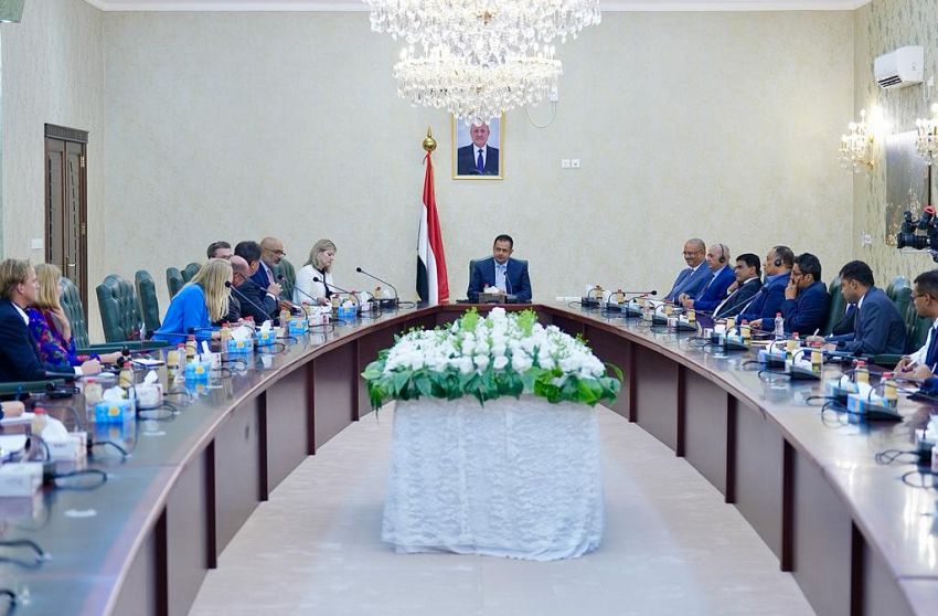 رئيس الوزراء يرأس اجتماعاً ثلاثياً للحكومة والأمم المتحدة وهولندا لمناقشة وضع خزان صافر