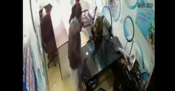 عناصر حوثية تعتدي على موظفة مكتب سفريات في صنعاء 