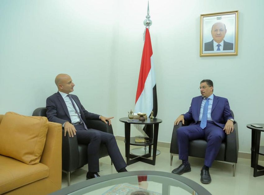 وزير الخارجية يناقش مع السفير الفرنسي الجهود المبذولة لتمديد الهدنة
