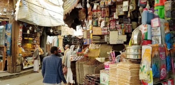 بضائع مقلدة ومجهولة المنشأ تغرق أسواق صنعاء برعاية حوثية