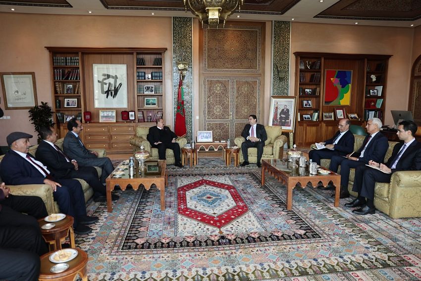 البركاني يلتقي وزير خارجية المغرب ويزور مقر البرلمان وضريح الملك محمد الخامس