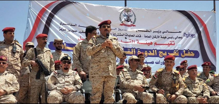 الداعري وبن عزيز يشهدان حفل تخرج الدفعة التاسعة تأهيل ضباط في مأرب