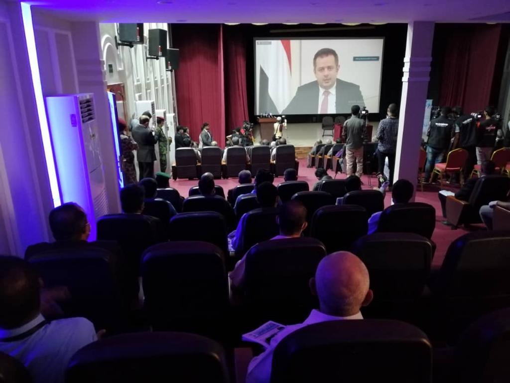 رئيس الوزراء: وجهنا بدراسة الإمكانيات المتاحة وآليات إستئناف الدراسة حرصاً على مستقبل الطلاب