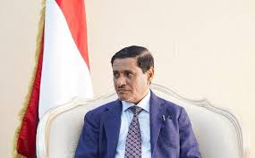 عضو مجلس القيادة البحسني يعزي بوفاة العميد الركن سالم بارشيد