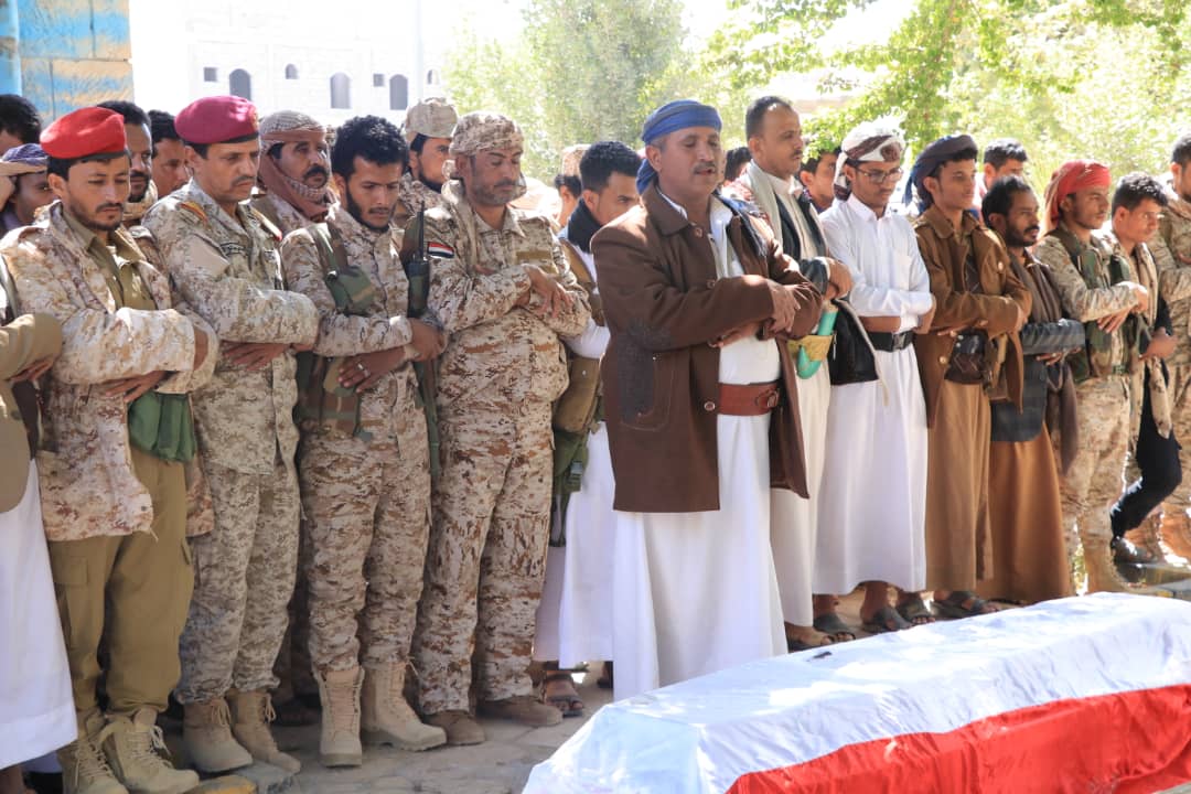 تشييع رسمي وشعبي لجثمان العميد مغدي المنصوري بمحافظة مأرب