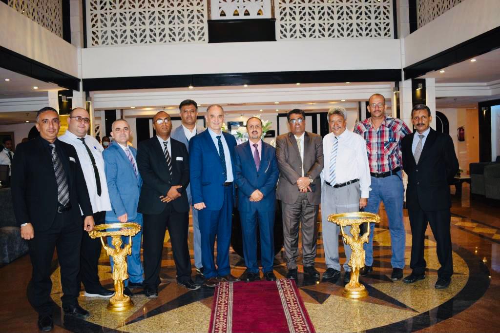 الإرياني يؤكد الإعتزام على إعلان مناقصات لتأهيل الفنادق السياحية في عدن