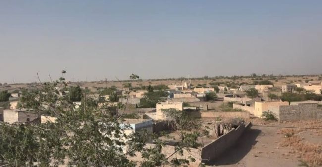 مليشيات الحوثي الارهابية تجدد إستهداف منازل المواطنين في حَيْس بالأسلحة الثقيلة