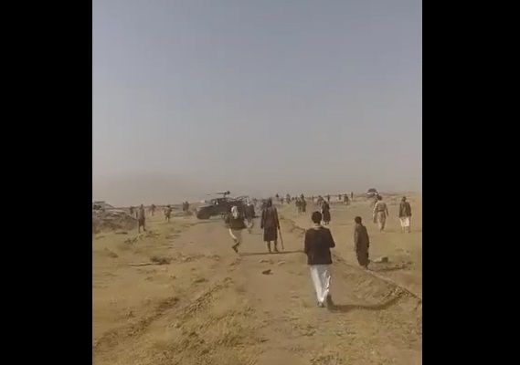 قبيلة بني الحارث بصنعاء تصد حملة حوثية حاولت السطو على 69 ألف لبنة من أراضيها