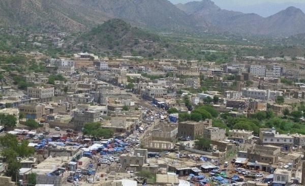 وزير الصحة ومحافظ الضالع يناقشان أوضاع القطاع الصحي بالمحافظة