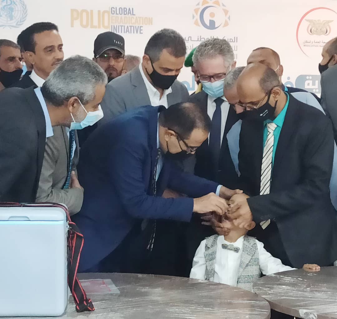 وزير الصحة ومحافظ عدن يدشنان حملة التحصين ضد شلل الأطفال
