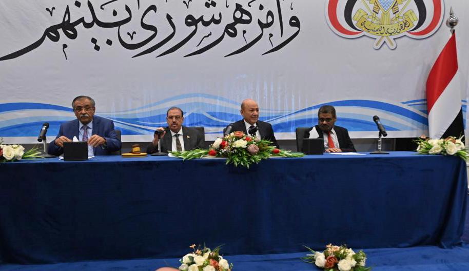 بحضور رئيس مجلس الشورى.. الرئيس العليمي ونوابه يؤدون اليمين الدستورية أمام البرلمان 