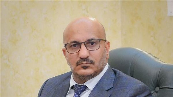 عضو مجلس القيادة الرئاسي طارق صالح يطمئن على صحة الصحفيين المحررين