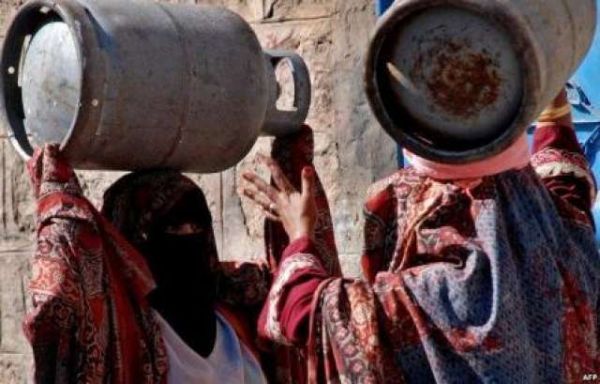 أسرٌ في صنعاء تخوض معركة استعادة 100 أسطوانة غاز صادرها الحوثيين