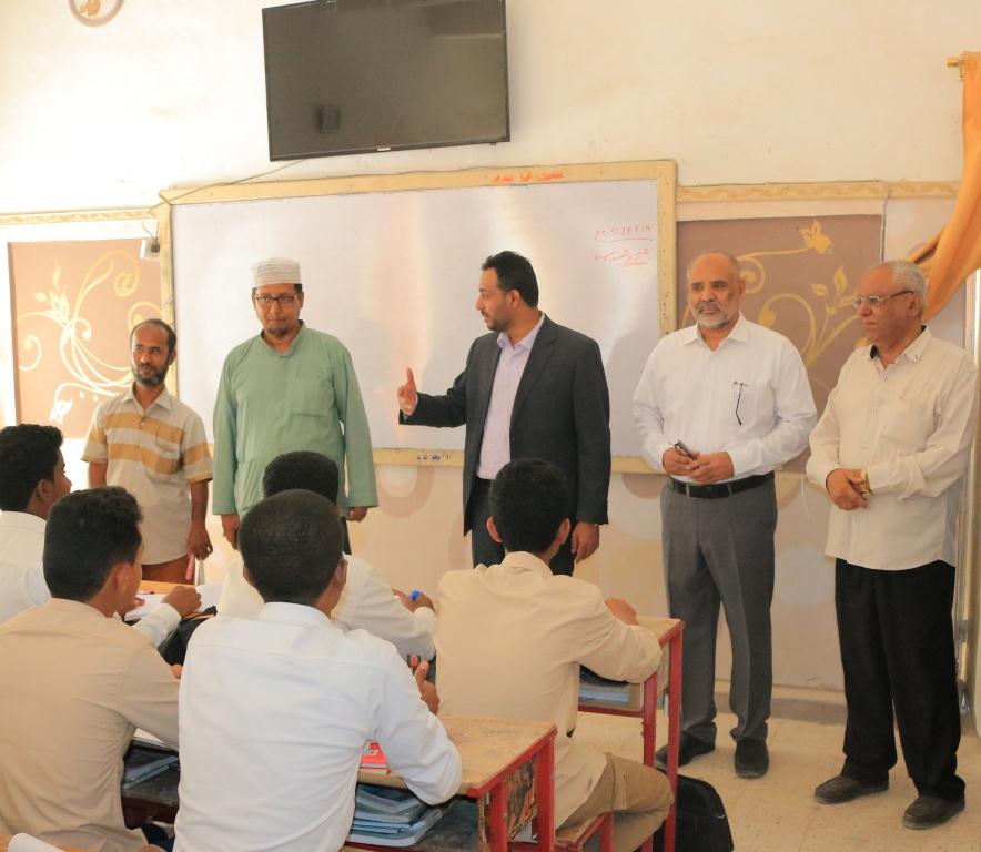 وزير التربية يتفقد سير العملية التعليمية في عدد من مدارس سيئون